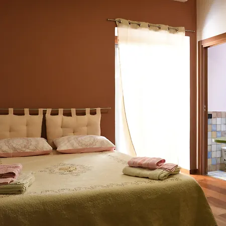 Bed and Breakfast Le Casette Di Lu 4*